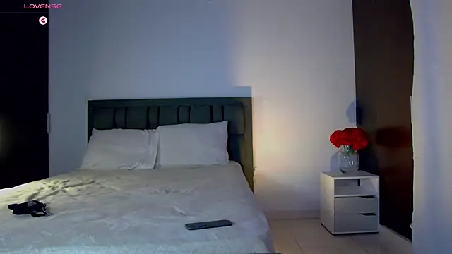 AlanaSofiia online show from April 25, 2:25 pm