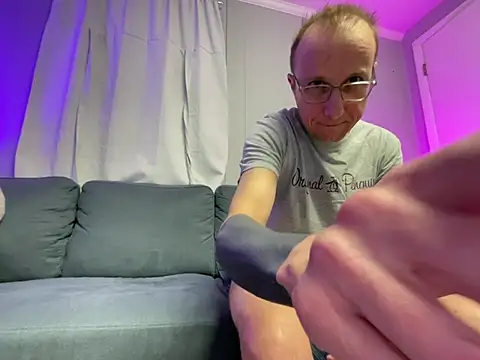 mouser21212 online show from March 21, 12:29 am