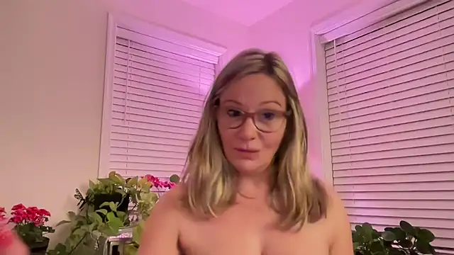 Snapshot of Milf_Goddess chatting on May 14, 7:48 am Milf Goddess online show from May 14, 7:48 am