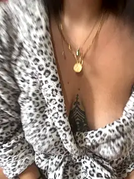 Luccreccia  online show from October 18, 9:10 am