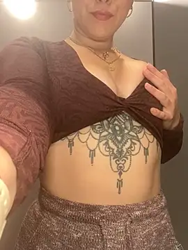 Luccreccia  online show from November 24, 9:09 am