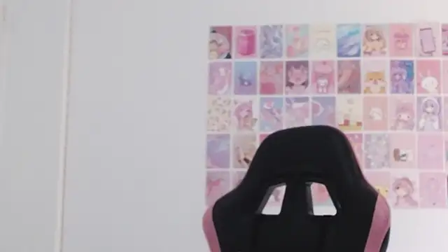 Snapshot of Emily_Guerra1 chatting on October 28, 5:04 pm Emily Guerra1 online show from October 28, 5:04 pm