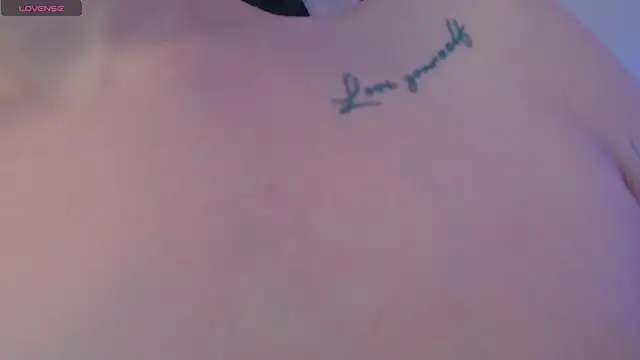 Snapshot of jesselines_ chatting on February 16, 8:05 pm jesselines online show from February 16, 8:05 pm