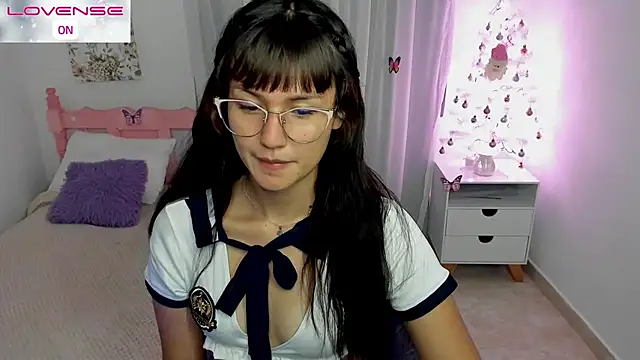 cute roxy online show from November 24, 2:00 am