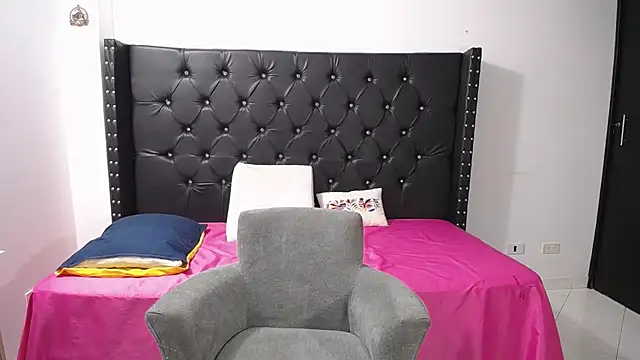 renata salinas 1 online show from March 4, 9:32 pm