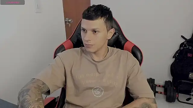 Snapshot of davebrow chatting on October 17, 9:17 pm davebrow online show from October 17, 9:17 pm