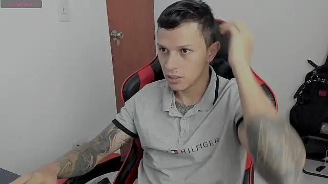 Snapshot of davebrow chatting on October 18, 11:11 am davebrow online show from October 18, 11:11 am