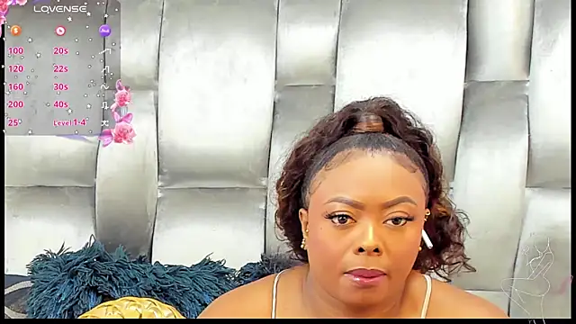 Snapshot of CamilaBenitez chatting on February 11, 12:37 am CamilaBenitez online show from February 11, 12:37 am