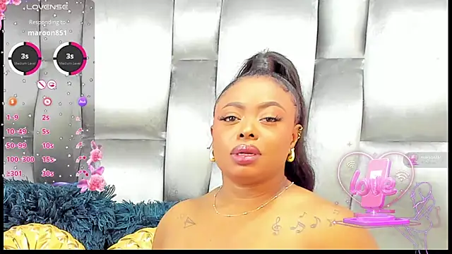 Snapshot of CamilaBenitez chatting on February 15, 1:46 am CamilaBenitez online show from February 15, 1:46 am