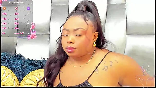 Snapshot of CamilaBenitez chatting on February 19, 2:51 am CamilaBenitez online show from February 19, 2:51 am