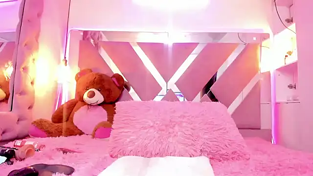 Scarlett-Bonnet online show from March 22, 7:15 am