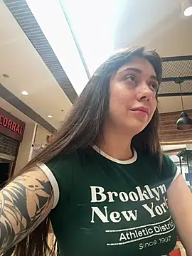 emiliasommer online show from March 11, 4:07 pm