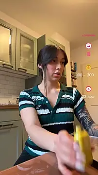 emiliasommer online show from October 6, 4:15 pm
