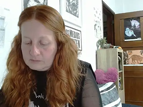 Snapshot of ViioletaMora chatting on May 4, 11:34 pm ViioletaMora online show from May 4, 11:34 pm
