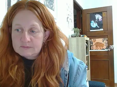 Snapshot of ViioletaMora chatting on May 9, 4:39 am ViioletaMora online show from May 9, 4:39 am