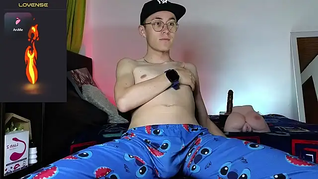 Snapshot of Elian_Cooper chatting on December 10, 1:00 am Elian Cooper online show from December 10, 1:00 am