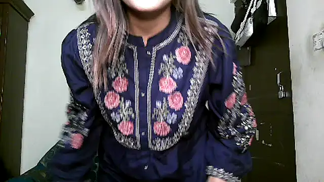 Snapshot of Princess_noorjahan chatting on February 27, 9:47 pm Princess noorjahan online show from February 27, 9:47 pm