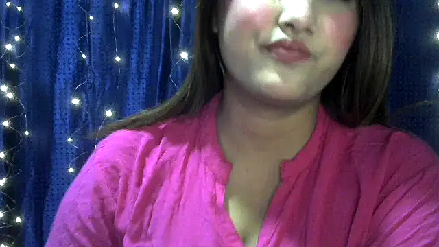 Snapshot of Princess_noorjahan chatting on December 15, 5:50 pm Princess noorjahan online show from December 15, 5:50 pm