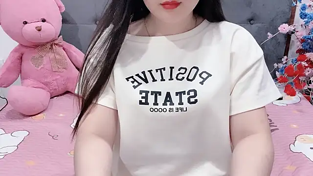 Snapshot of Funikio chatting on April 25, 1:36 pm Funikio online show from April 25, 1:36 pm