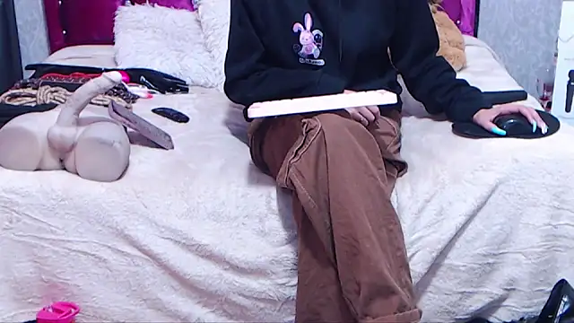 AyshaScott online show from April 15, 2:13 pm