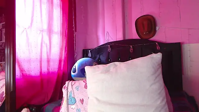 Snapshot of NikkiRous_ chatting on February 2, 3:22 pm NikkiRous online show from February 2, 3:22 pm