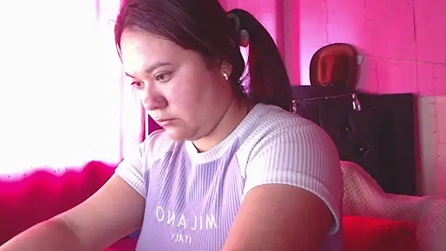 NikkiRous  online show from April 19, 2:16 pm