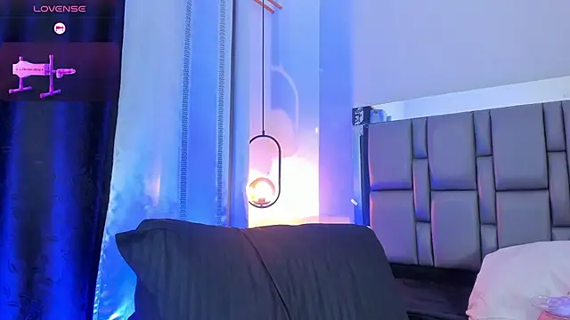 Emily Gil1 online show from February 18, 4:25 pm