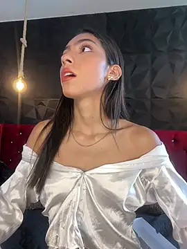 Snapshot of Ema_azel chatting on February 14, 1:40 pm Ema azel online show from February 14, 1:40 pm