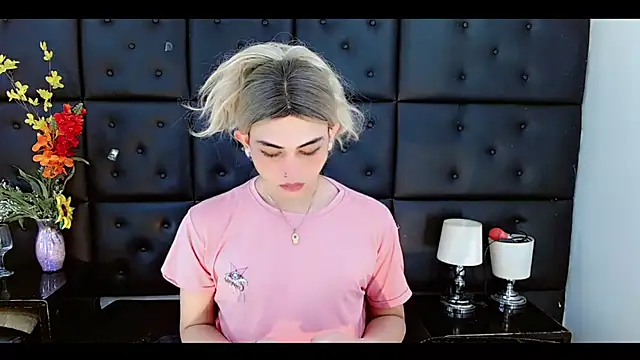 Daniela Pink  online show from February 25, 7:45 pm