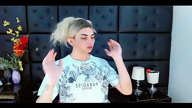 Daniela Pink  online show from February 27, 7:25 pm