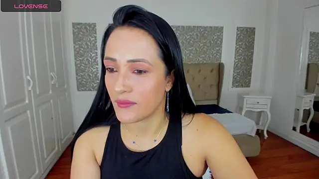 KimWessel  online show from February 12, 3:51 pm