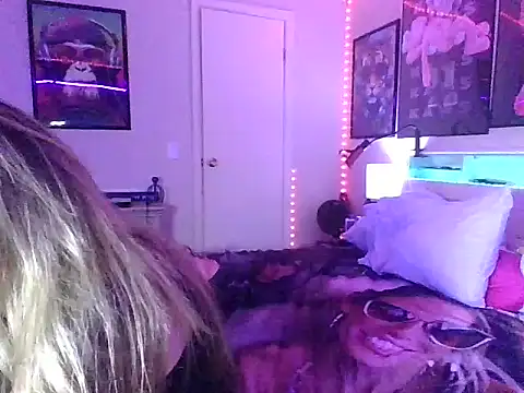 Snapshot of SarahStarr2020 chatting on December 10, 6:44 am SarahStarr2020 online show from December 10, 6:44 am