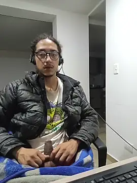 dirtytw0230 online show from May 7, 9:14 am