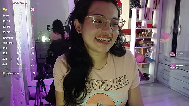 lauvelez   online show from January 7, 8:11 pm