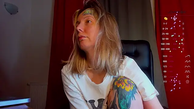 HunnyWifey online show from February 15, 4:36 am