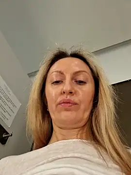 Miss    Mia  online show from February 22, 3:25 pm