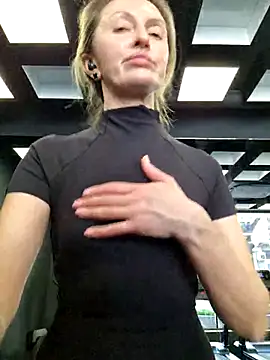 Miss    Mia  online show from March 7, 11:51 am