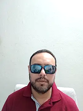 Snapshot of ElSunEagle chatting on May 1, 2:27 am ElSunEagle online show from May 1, 2:27 am