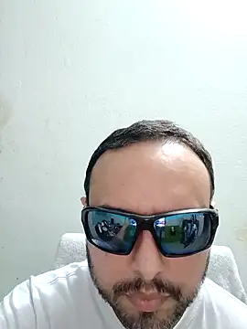 Snapshot of ElSunEagle chatting on May 3, 2:28 am ElSunEagle online show from May 3, 2:28 am