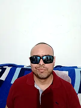 Snapshot of ElSunEagle chatting on May 16, 2:30 am ElSunEagle online show from May 16, 2:30 am