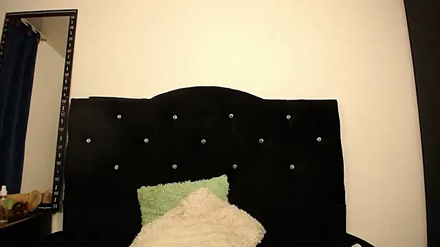 Snapshot of sweet_skylove_ chatting on June 27, 1:10 am sweet skylove online show from June 27, 1:10 am