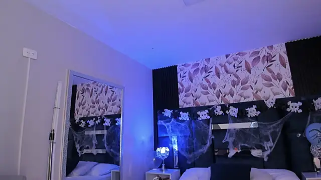 GiselOrtiz online show from October 28, 10:30 am