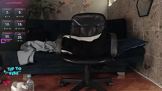 Snapshot of rogert_xx chatting on February 8, 4:25 am rogert xx online show from February 8, 4:25 am