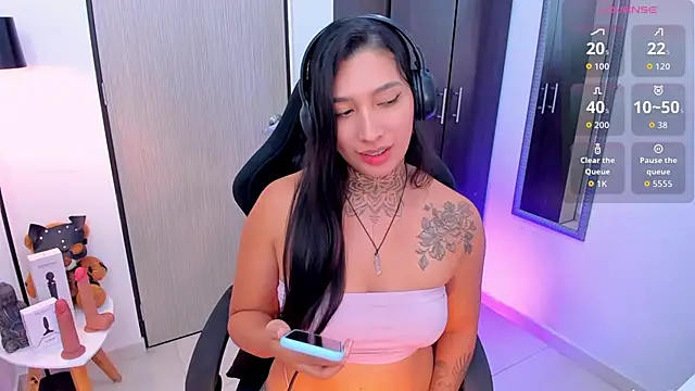 Snapshot of LouaneBourVip chatting on December 14, 11:42 pm LouaneBourVip online show from December 14, 11:42 pm