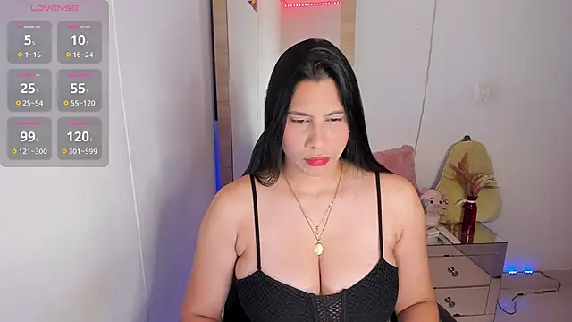 Snapshot of hellensexy chatting on October 30, 9:26 pm hellensexy online show from October 30, 9:26 pm