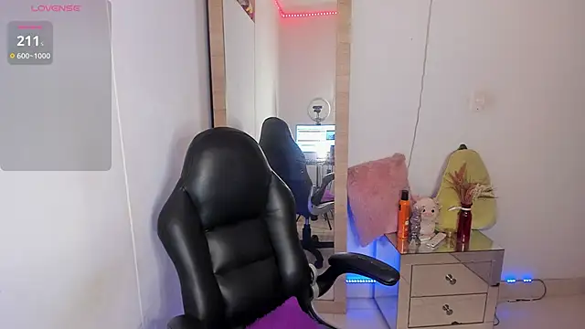 hellensexy online show from December 18, 9:54 pm