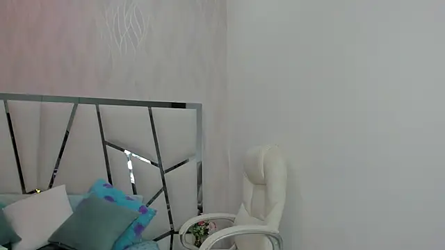 Snapshot of _aurora18_ chatting on April 23, 3:08 am aurora18 online show from April 23, 3:08 am