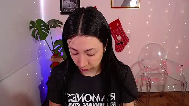 lilyy evanss online show from December 3, 9:34 pm