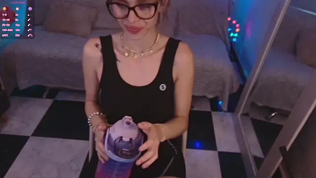 Snapshot of Lucy_Princes chatting on May 25, 12:55 pm Lucy Princes online show from May 25, 12:55 pm