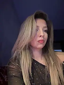 Snapshot of SonyaD_ chatting on December 9, 6:01 am SonyaD online show from December 9, 6:01 am